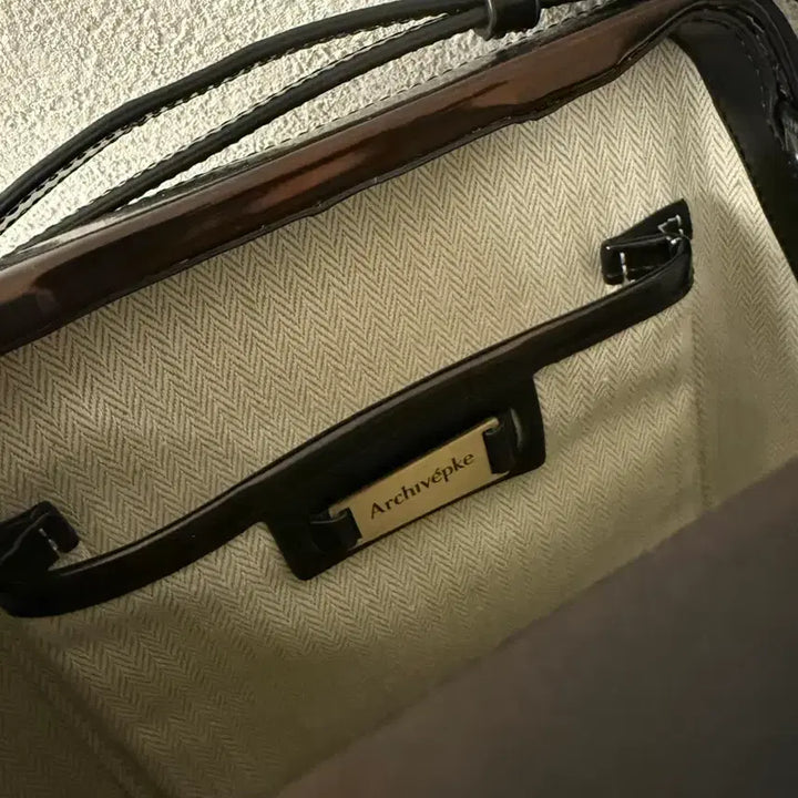 [BUNJANG] Archivepke Shell Frame Bag Black / 아카이브앱크 쉘 프레임 백 블랙