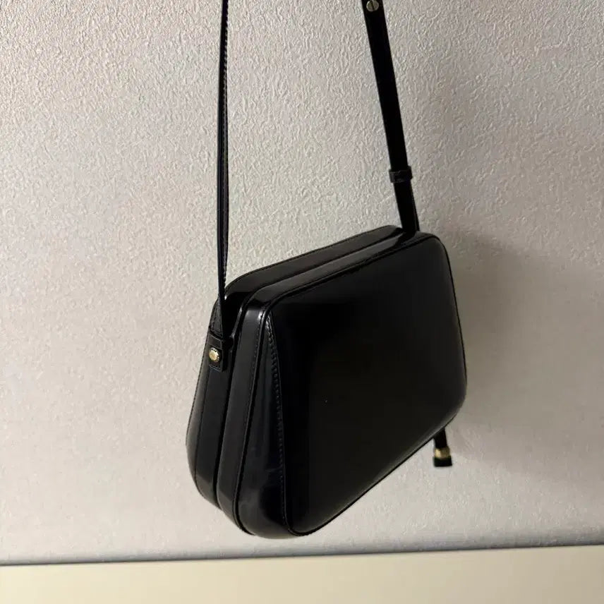 [BUNJANG] Archivepke Shell Frame Bag Black / 아카이브앱크 쉘 프레임 백 블랙