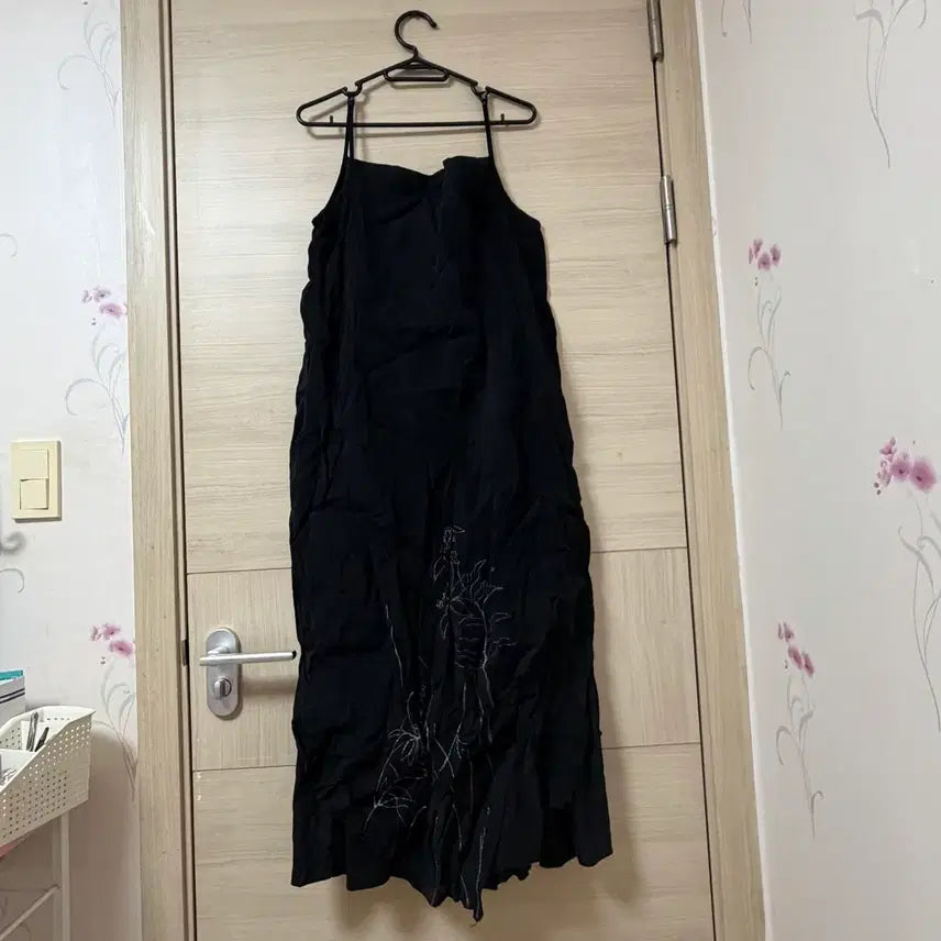 [BUNJANG] Black Embroidered Long Dress / 검정색 롱 자수 원피스