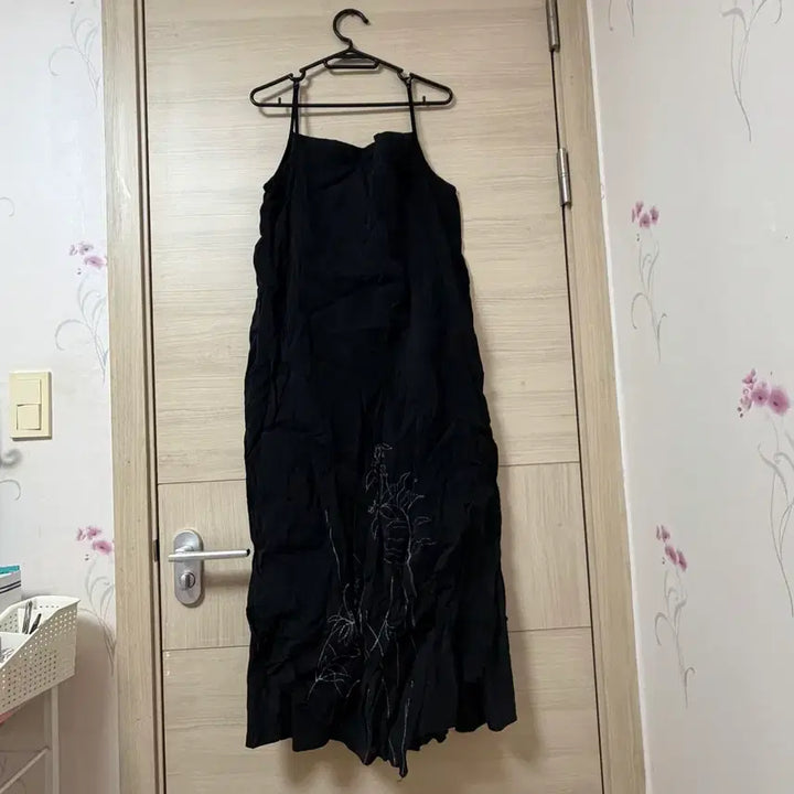 [BUNJANG] Black Embroidered Long Dress / 검정색 롱 자수 원피스