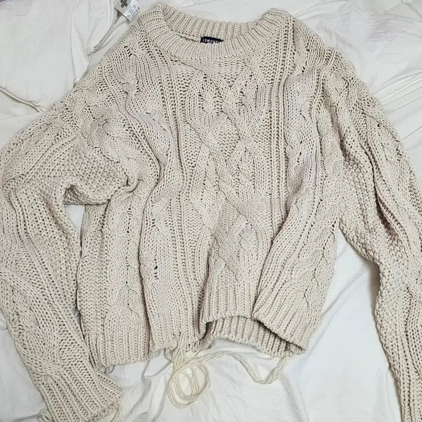 [BUNJANG] 13MONTH Cable Knit Crop Sweater / 13MONTH CABLE KNIT CROP SWEATER (BEIGE)