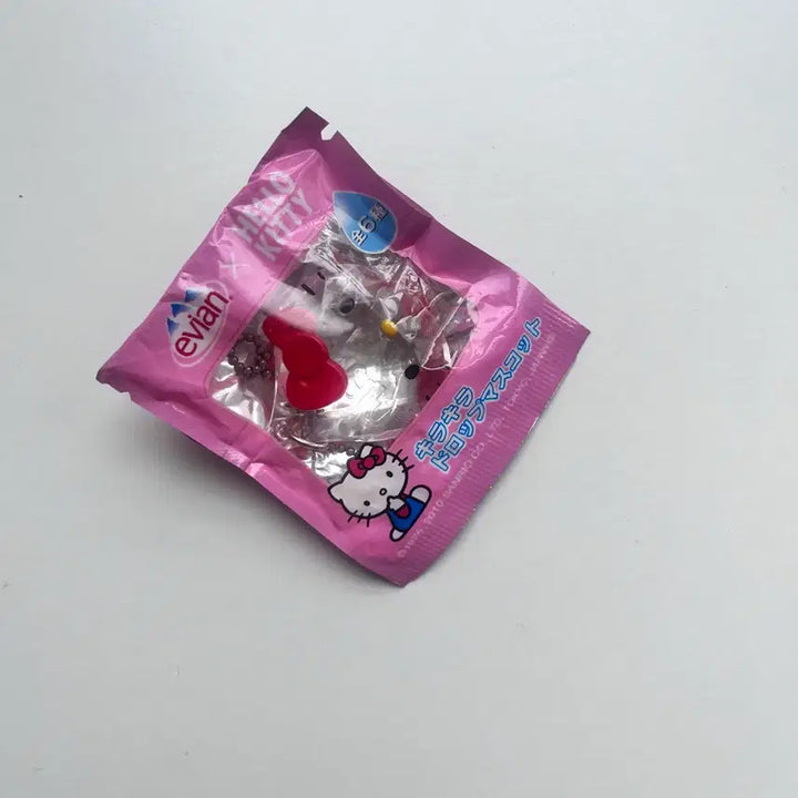 [BUNJANG] Evian Hello Kitty Strap Red / [일본정품] 에비앙 헬로키티 스트랩 빨강