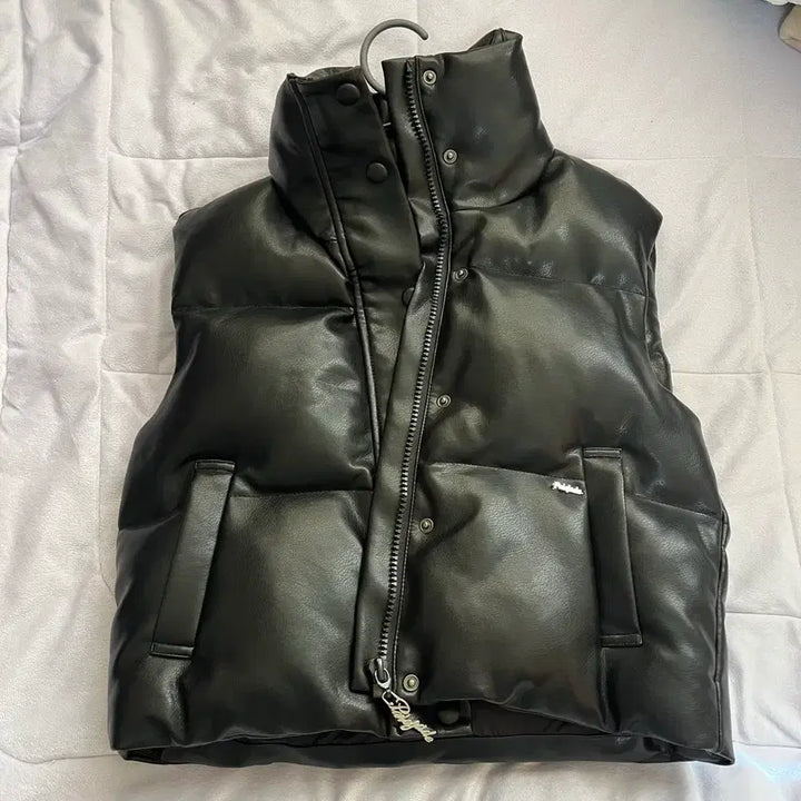 [BUNJANG] PaleJade Leather Padded Vest Black / 페일제이드 레더 패딩 조끼 블랙