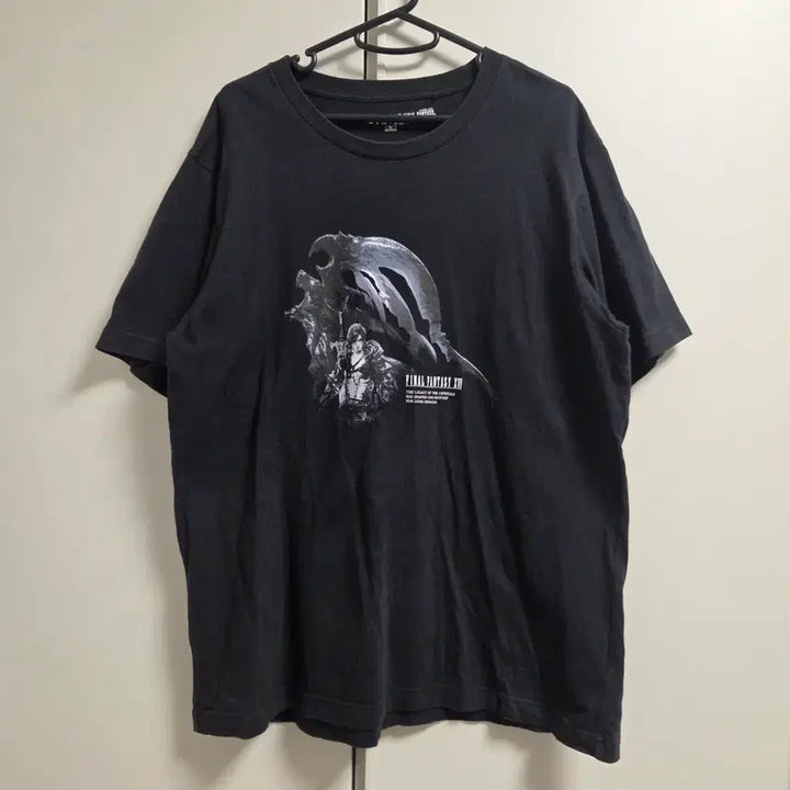 [BUNJANG] Uniqlo Final Fantasy 35th Anniversary T-Shirt (Black, L) / Uniqlo 파이널 판타지 35주년 반팔 티셔츠 L(100)