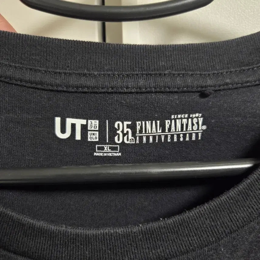 [BUNJANG] Uniqlo Final Fantasy 35th Anniversary T-Shirt (Black, L) / Uniqlo 파이널 판타지 35주년 반팔 티셔츠 L(100)