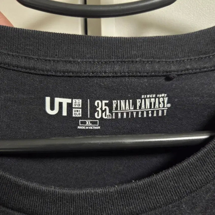 [BUNJANG] Uniqlo Final Fantasy 35th Anniversary T-Shirt (Black, L) / Uniqlo 파이널 판타지 35주년 반팔 티셔츠 L(100)