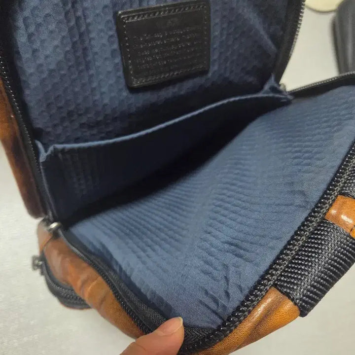 [BUNJANG] TUMI Sling Bag / 투미 TUMI 슬링백 팝니다