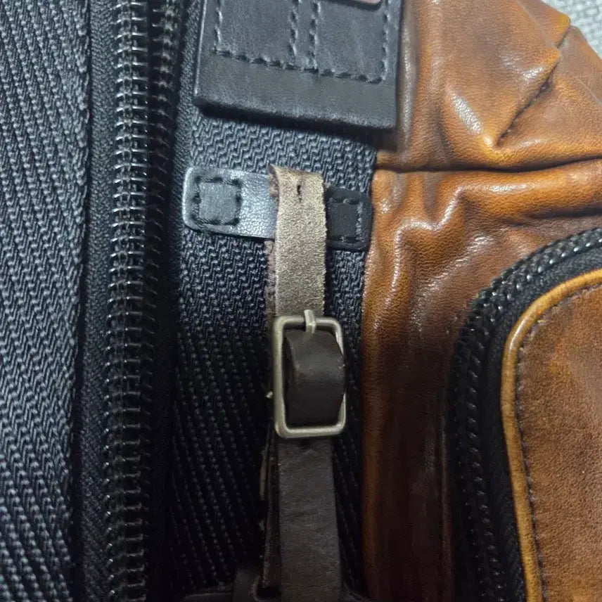 [BUNJANG] TUMI Sling Bag / 투미 TUMI 슬링백 팝니다