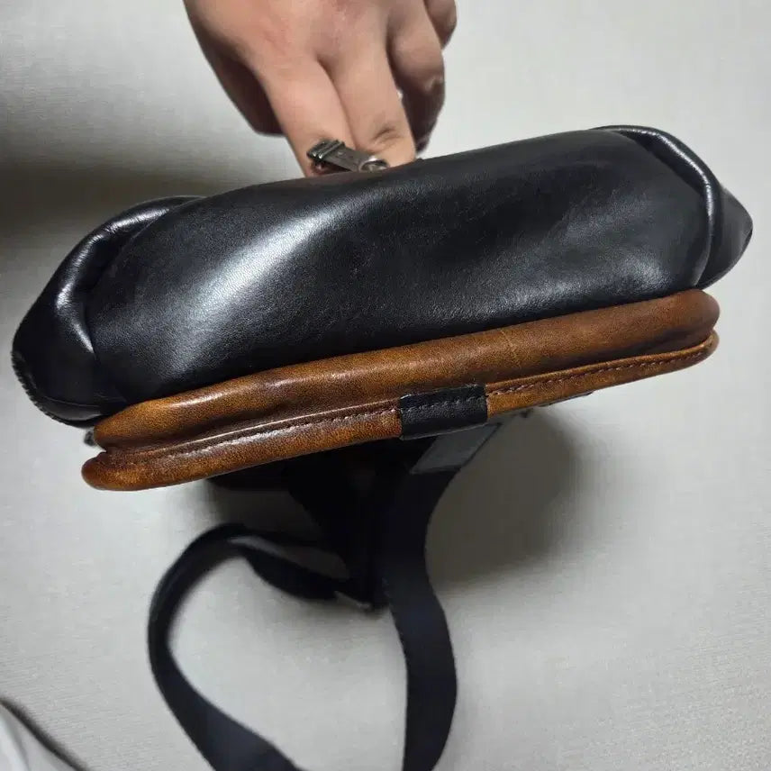 [BUNJANG] TUMI Sling Bag / 투미 TUMI 슬링백 팝니다