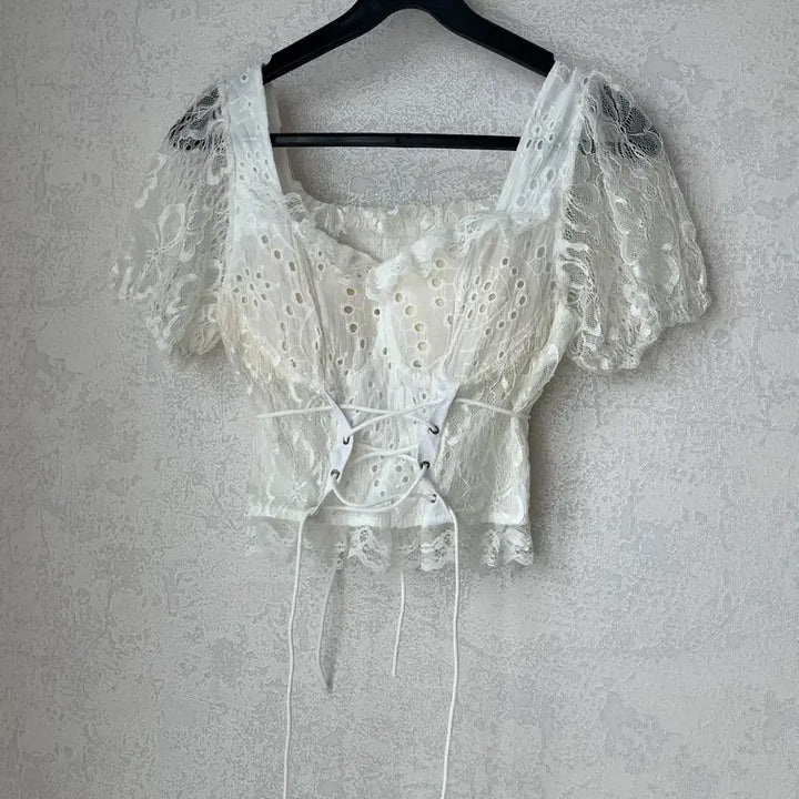 [BUNJANG] Corset Lace White Blouse / (새상품)수영복가능 코르셋 레이스 반팔 블라우스