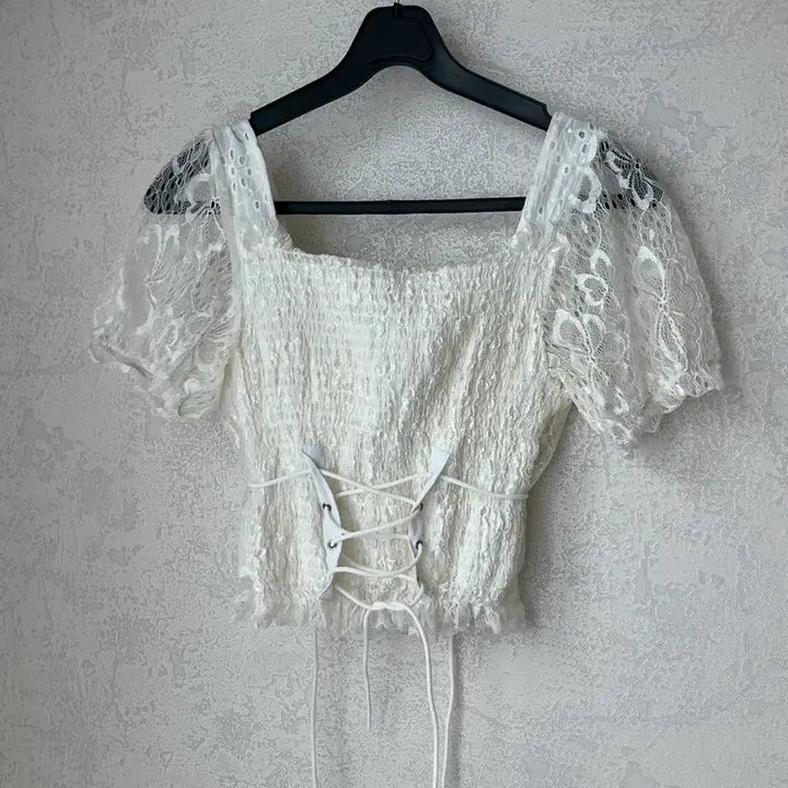 [BUNJANG] Corset Lace White Blouse / (새상품)수영복가능 코르셋 레이스 반팔 블라우스