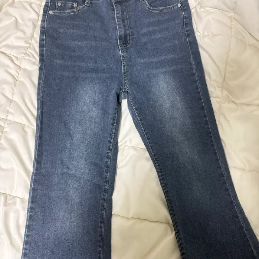 [BUNJANG] High-Waisted Bootcut Denim Jeans / 하이웨스트 부츠컷 데님 진청