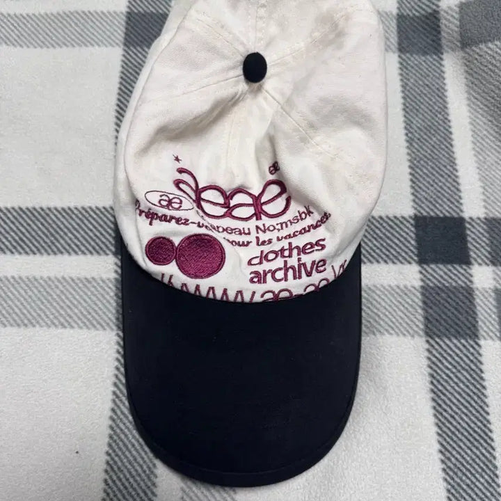 [BUNJANG] aeae Logo Ball Cap / aeae 웹 로고 볼캡 아이보리/블랙