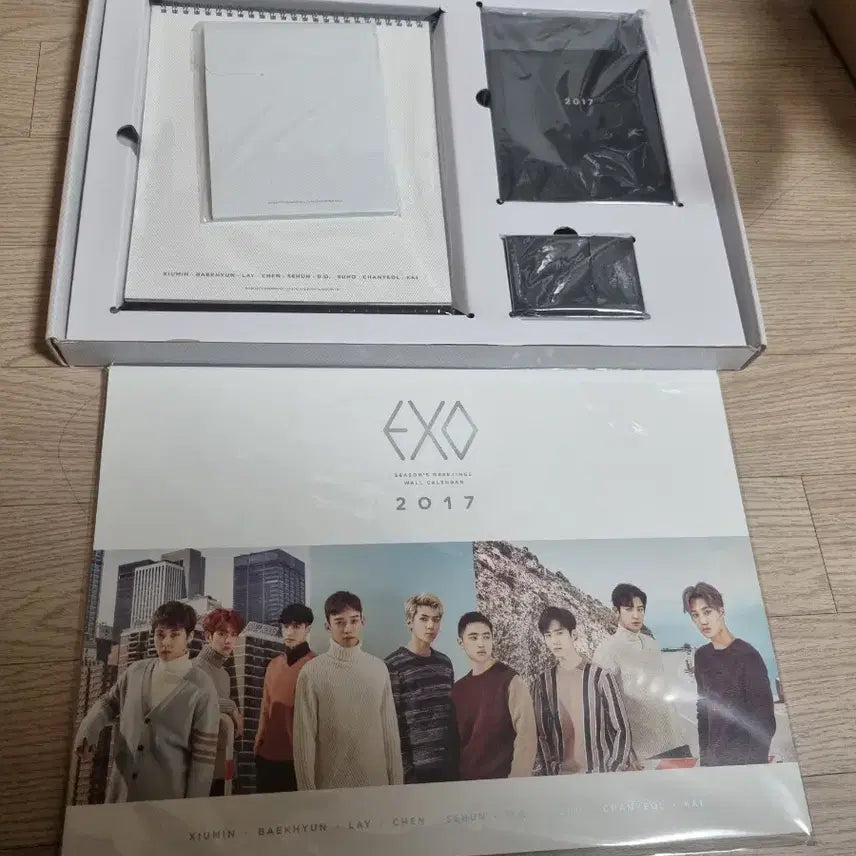 [BUNJANG] EXO 2017 Season's Greetings Bundle Set / 엑소 2017 시즌그리팅 풀셋양도.  EXO 시그 포카.엽서풀셋
