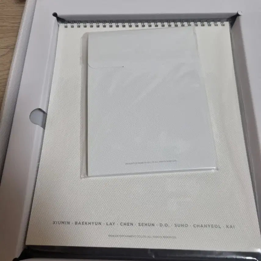 [BUNJANG] EXO 2017 Season's Greetings Bundle Set / 엑소 2017 시즌그리팅 풀셋양도.  EXO 시그 포카.엽서풀셋