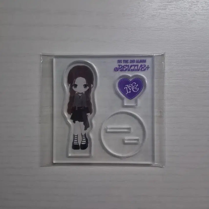[BUNJANG] IVE Yujin Acrylic Stand / 아이브 리바이브 아크릴스탠드 유진팔아요