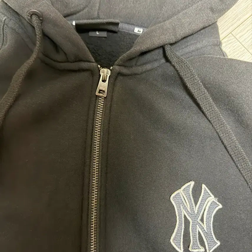 [BUNJANG] MLB New York Yankees Black Hoodie Zip-up [L] / MLB 뉴욕 양키스 후드집업 블랙 [L]
