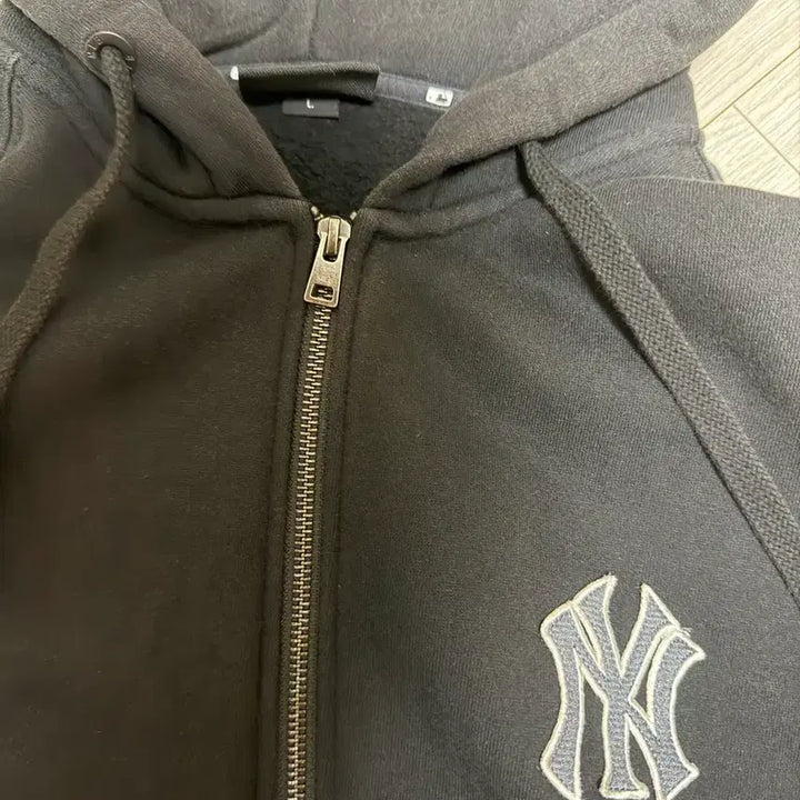 [BUNJANG] MLB New York Yankees Black Hoodie Zip-up [L] / MLB 뉴욕 양키스 후드집업 블랙 [L]