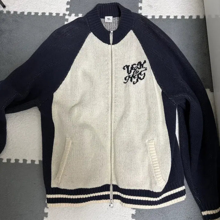 [BUNJANG] VL Knit Zip-up Cardigan / 브이엘 니트 집업 가디건 네이비/화이트