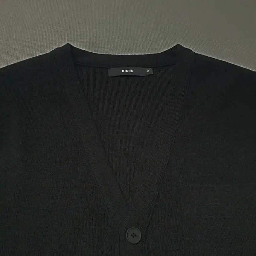 [BUNJANG] EZIO Black V-Neck Knit Cardigan / EZIO 블랙 브이넥 니트 가디건 95~100