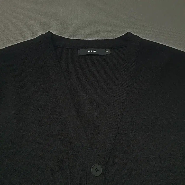 [BUNJANG] EZIO Black V-Neck Knit Cardigan / EZIO 블랙 브이넥 니트 가디건 95~100