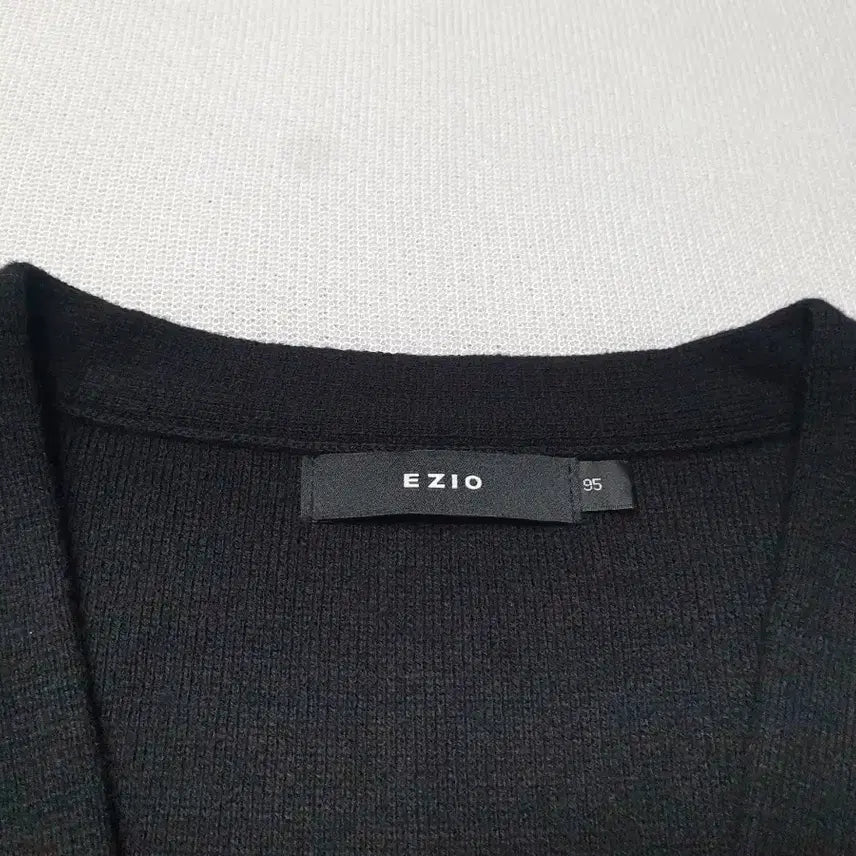 [BUNJANG] EZIO Black V-Neck Knit Cardigan / EZIO 블랙 브이넥 니트 가디건 95~100