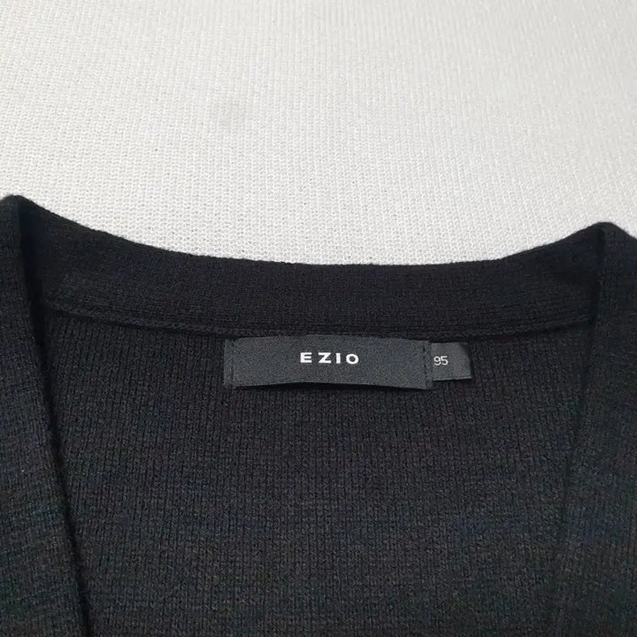 [BUNJANG] EZIO Black V-Neck Knit Cardigan / EZIO 블랙 브이넥 니트 가디건 95~100