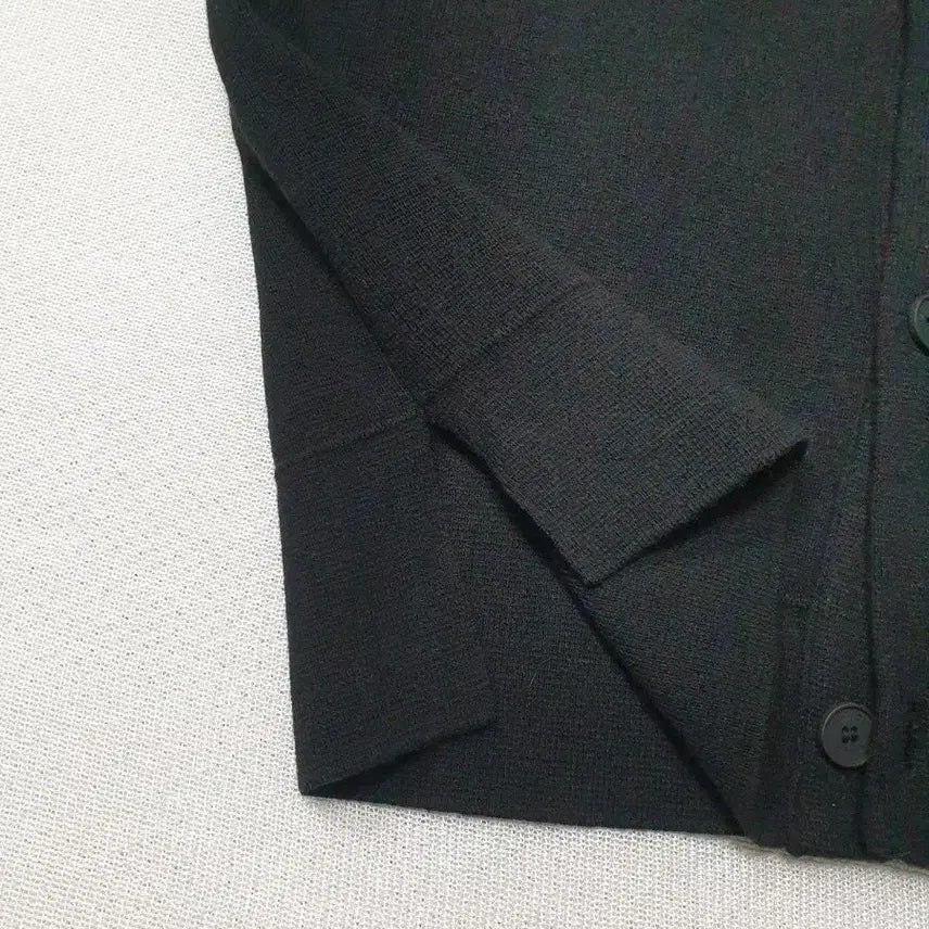 [BUNJANG] EZIO Black V-Neck Knit Cardigan / EZIO 블랙 브이넥 니트 가디건 95~100