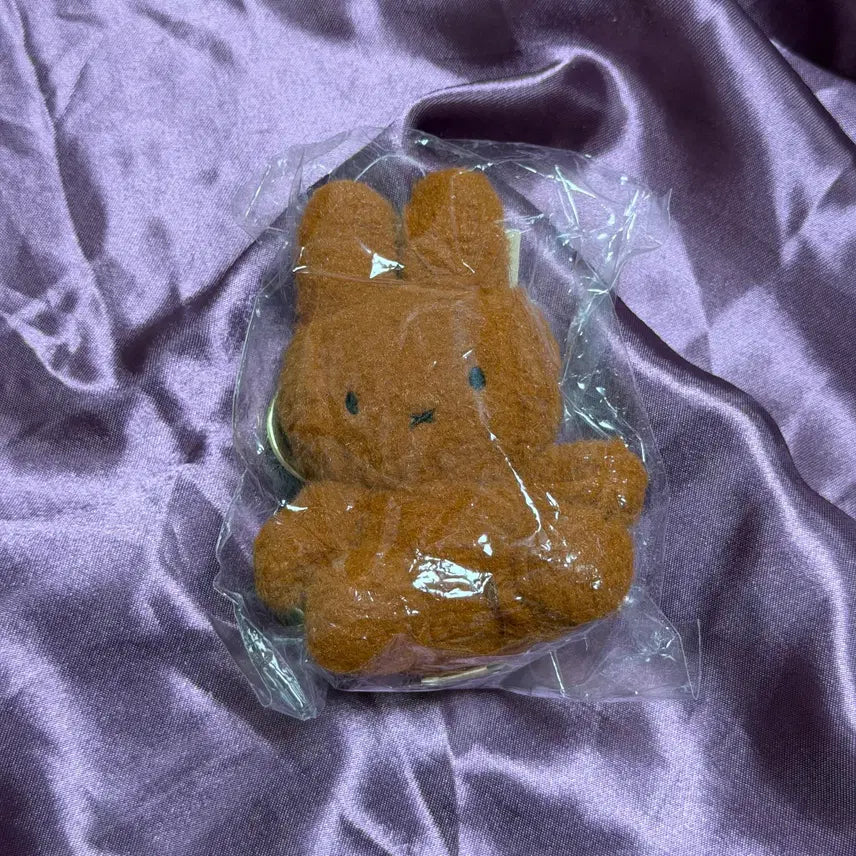 [BUNJANG] Miffy Sitting Creamy Keychain Brown / 미피 SITTING 크리미 키링 브라운