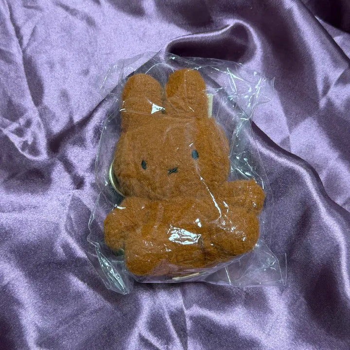 [BUNJANG] Miffy Sitting Creamy Keychain Brown / 미피 SITTING 크리미 키링 브라운
