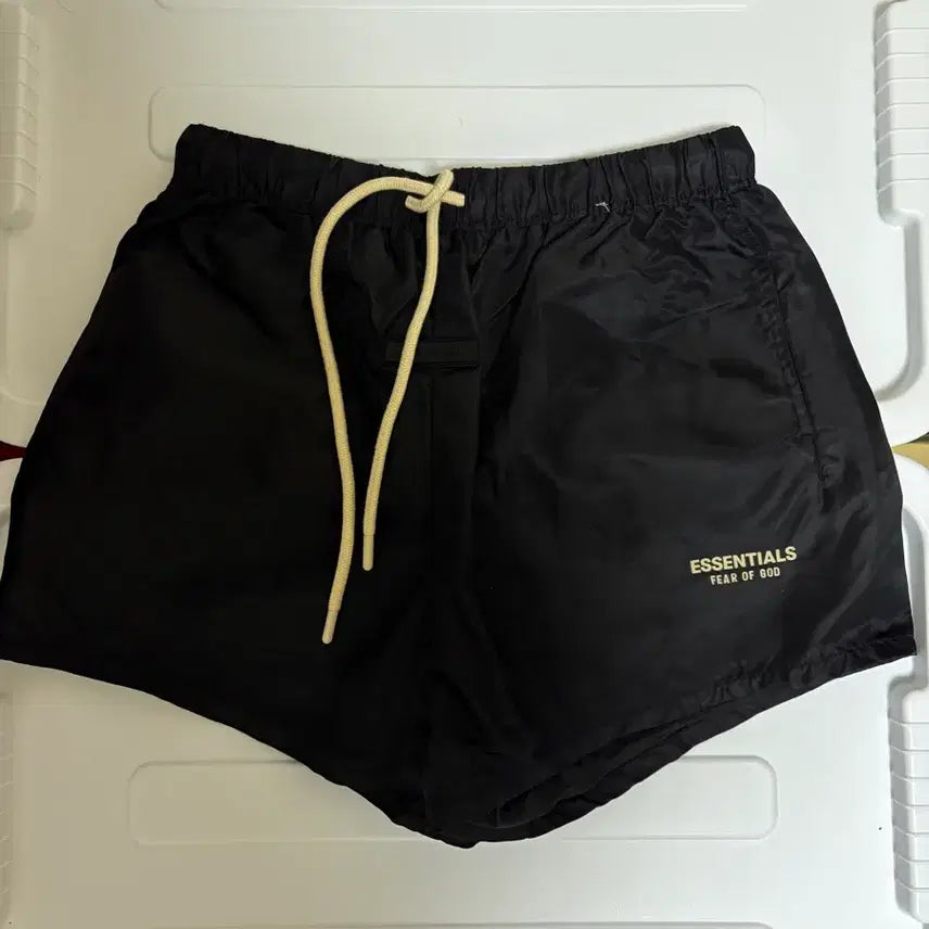 [BUNJANG] Fear of God Essentials Jet Black Shorts S / [한정판] 피어오브갓 에센셜 쇼츠 제트 블랙 S