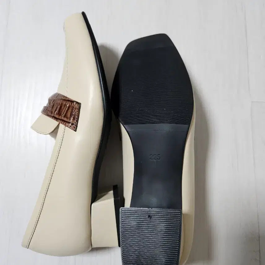 [BUNJANG] Youngbridge Ivory Leather Loafers / (새상품) 수제화 천연가죽 로퍼 아이보리 225