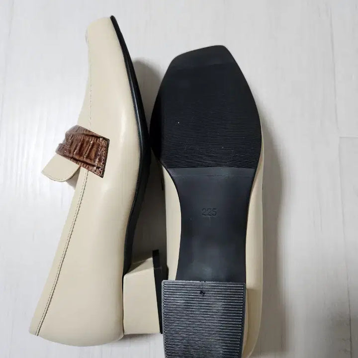 [BUNJANG] Youngbridge Ivory Leather Loafers / (새상품) 수제화 천연가죽 로퍼 아이보리 225