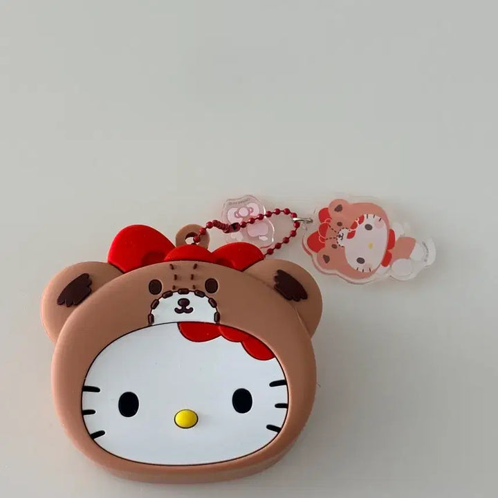 [BUNJANG] Kitty Silicone Pouch with Keychain / 키티 실리콘 파우치 키링포함