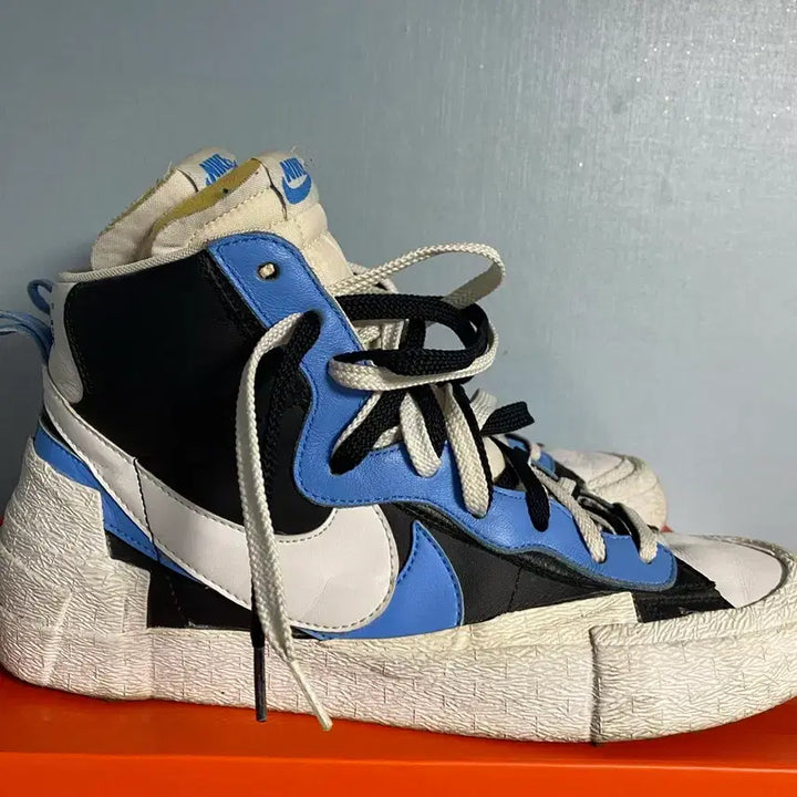 [BUNJANG] Nike Sacai Blazer White Blue Sneakers / 나이키 사카이 블레이저 흰파 300