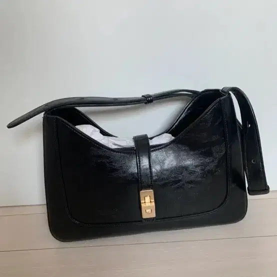 [SOLD OUT] 엠제이드 호보백 가방 클래식 호보백 블랙