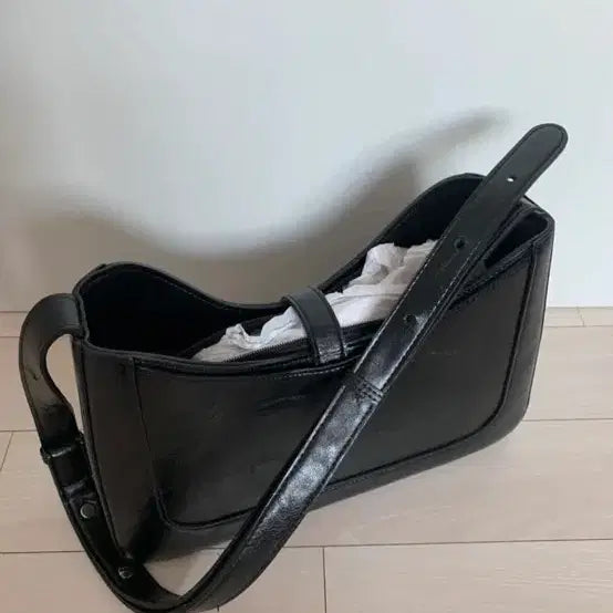 [SOLD OUT] 엠제이드 호보백 가방 클래식 호보백 블랙