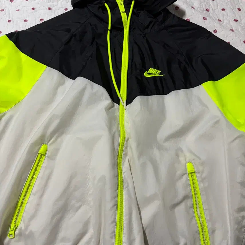 [BUNJANG] Nike Windrunner Fluorescent Jacket (S) / 나이키 윈드러너 바람막이 형광색 S