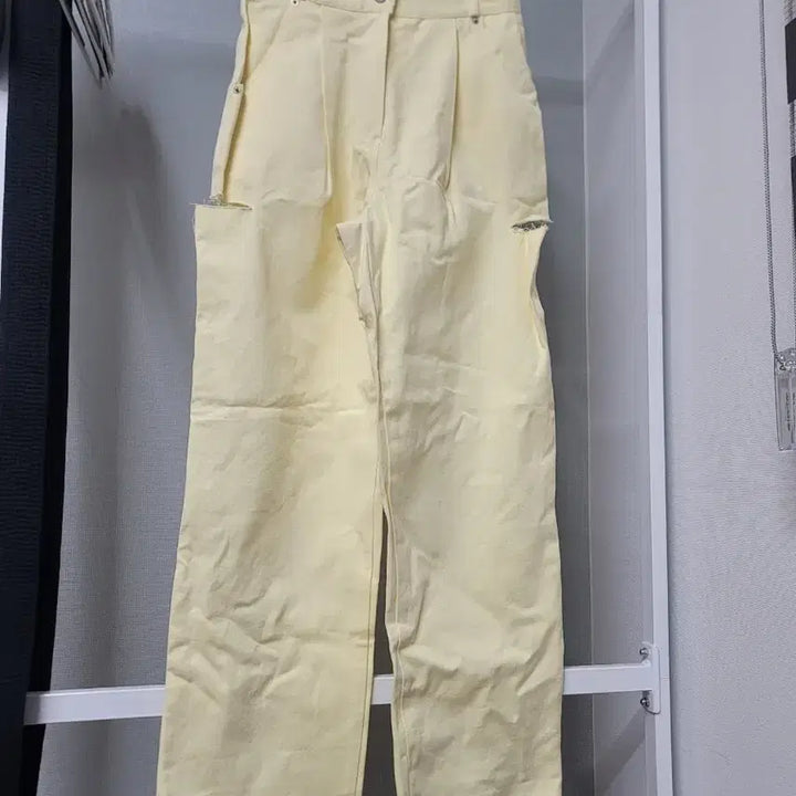 [BUNJANG] Miinne Detail Cutting Yellow Pants / 미엔느 자체제작 디테일 컷팅 옐로우 팬츠