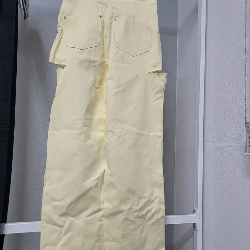 [BUNJANG] Miinne Detail Cutting Yellow Pants / 미엔느 자체제작 디테일 컷팅 옐로우 팬츠