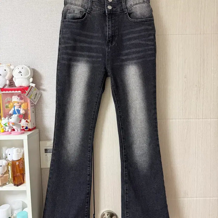 [BUNJANG] Ably Two-Button High-Waist Semi-Bootcut Denim Jeans / 에이블리 투버튼 하이웨스트 세미부츠컷 데님 (진청 / L)