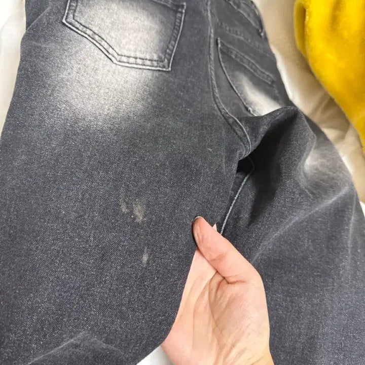 [BUNJANG] Ably Two-Button High-Waist Semi-Bootcut Denim Jeans / 에이블리 투버튼 하이웨스트 세미부츠컷 데님 (진청 / L)