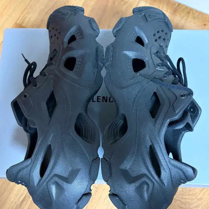 [BUNJANG] Balenciaga HD Lace-Up Skinners Sneakers / 발렌시아가 HD 레이스업 스키너즈 41