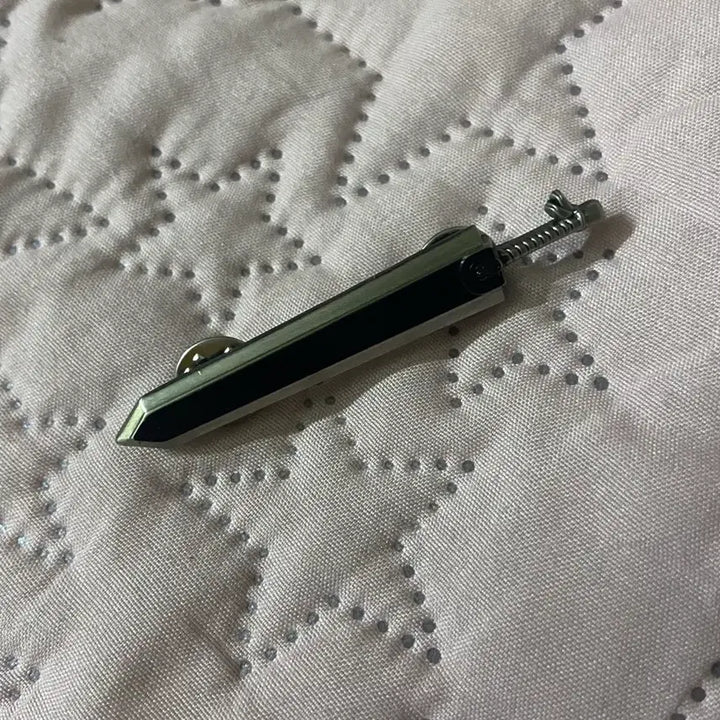 [BUNJANG] Berserk Guts Dragon Slayer Badge / 베르세르크 전시회 특전 가츠 드래곤 슬레이어 뱃지