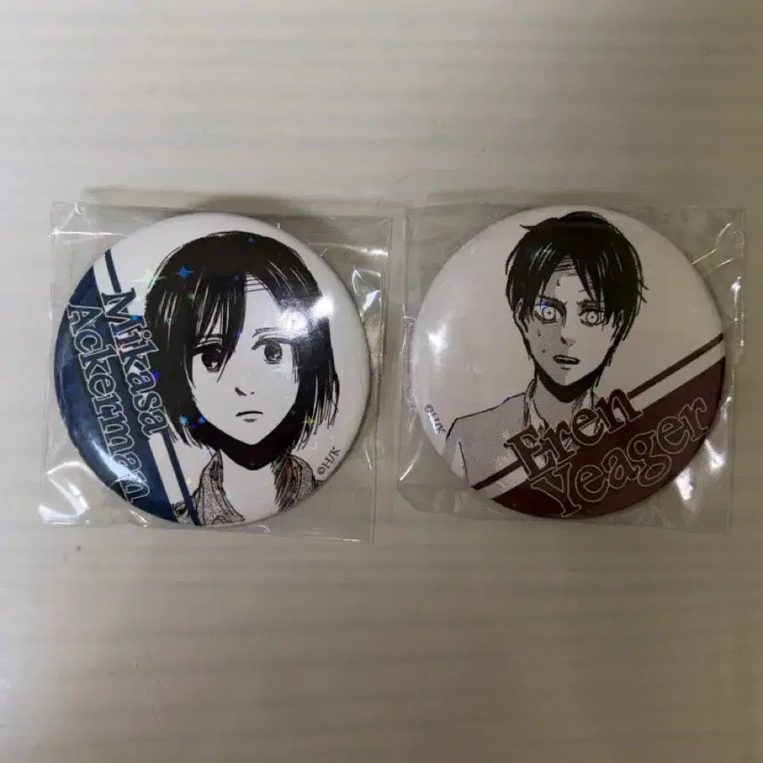 [BUNJANG] Attack on Titan Eren Mikasa Illustration Badge Bundle Set / 진격의 거인 에렌 미카사 원화 캔뱃지 일괄