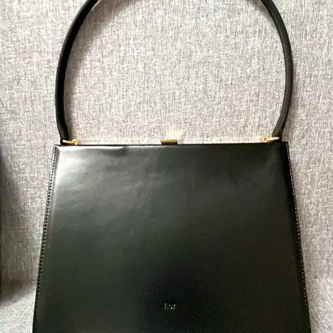 [BUNJANG] Fleur Mona Frame Bag Black / 플로르 모나 프레임백 블랙 새제품