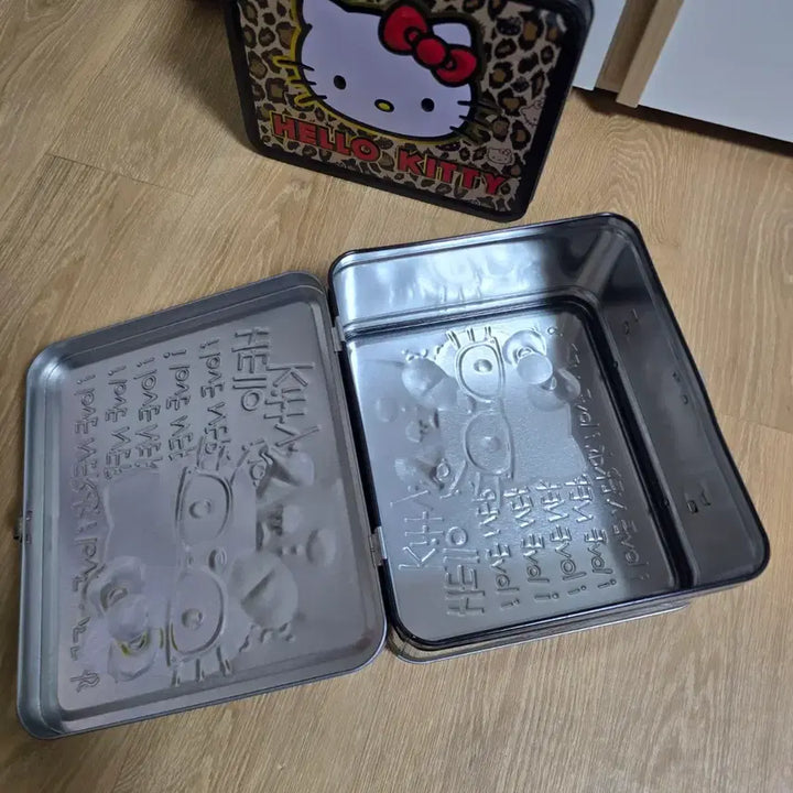 [BUNJANG] Hello Kitty Leopard & Black Tin Case Set / 헬로키티 틴케이스레오파드 / 블랙 2종 세트