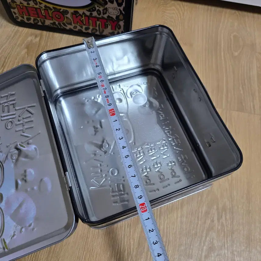 [BUNJANG] Hello Kitty Leopard & Black Tin Case Set / 헬로키티 틴케이스레오파드 / 블랙 2종 세트