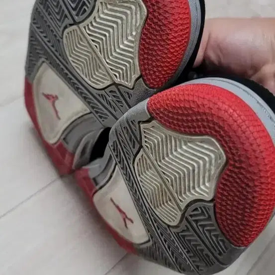 [BUNJANG] Nike Air Jordan 4 Retro Bred 250mm Sneakers / 나이키 에어 조던 4 레트로 브레드 250mm