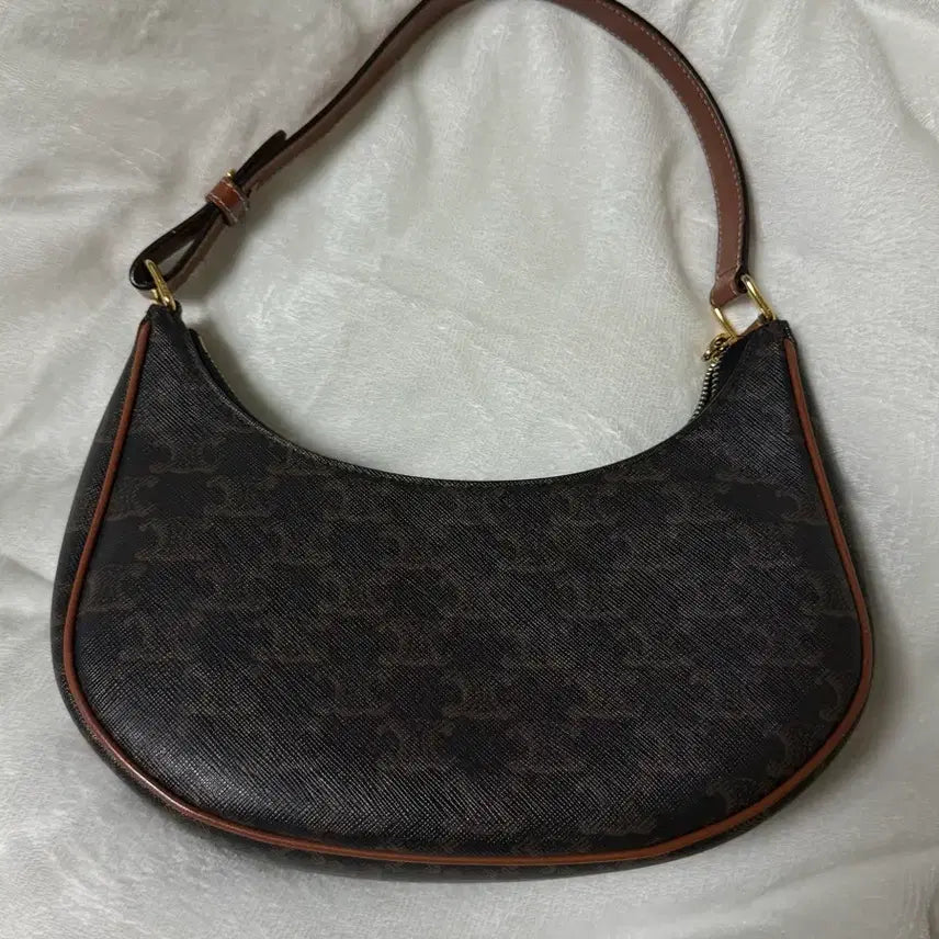 [BUNJANG] Celine Triomphe Ava Bag Medium / 셀린느 트리옹프 아바백 호보백 미디움